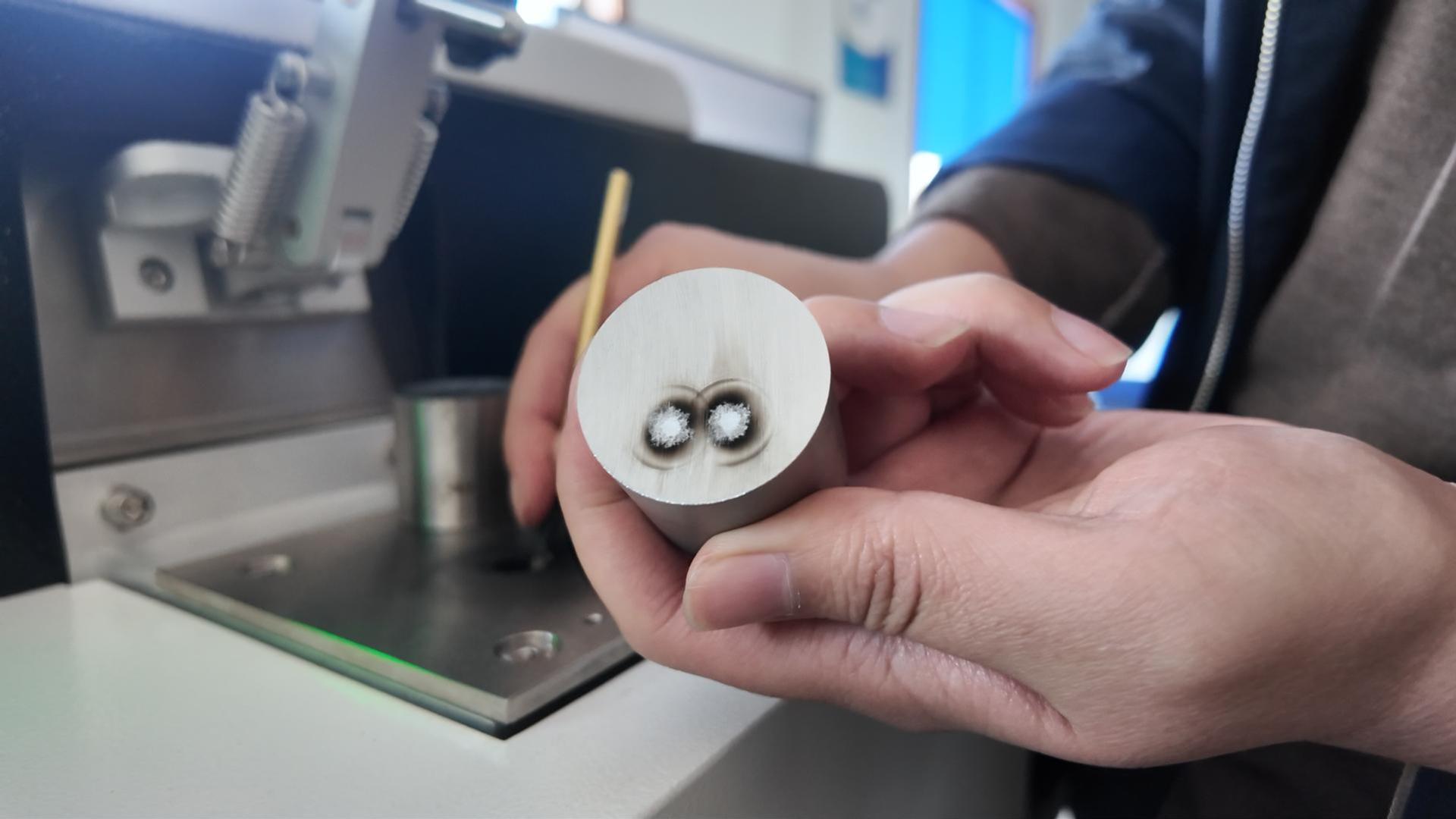 Le spectromètre d'émission optique W5 est le spectromètre Arc/Spark-OES le plus avancé, offrant des performances optimales.